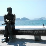 Estátua do poeta Carlos Drummond de Andrade em Copacabana - Rio de Janeiro/ RJ